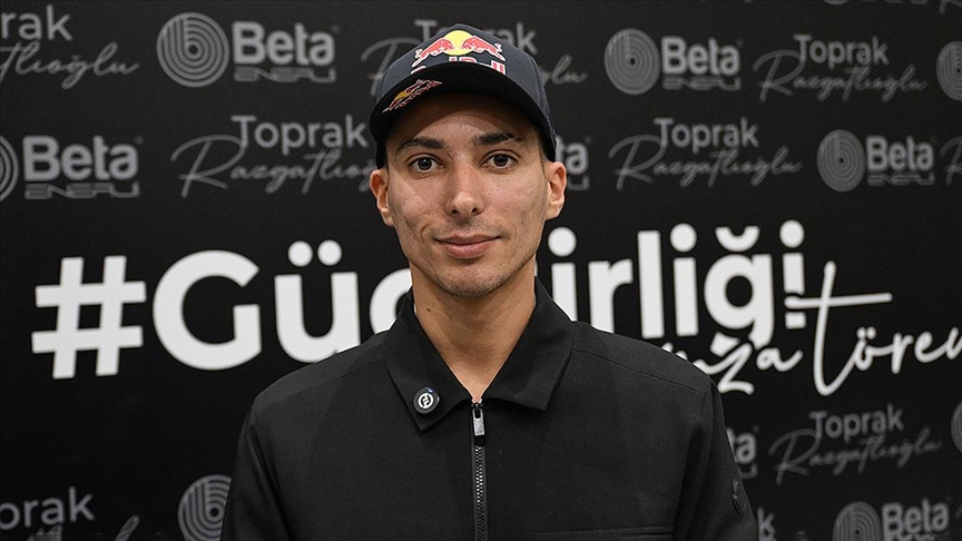 Milli motosikletçi Toprak Razgatlıoğlu, MotoGP'de de şampiyon olarak ilki başarmak istiyor