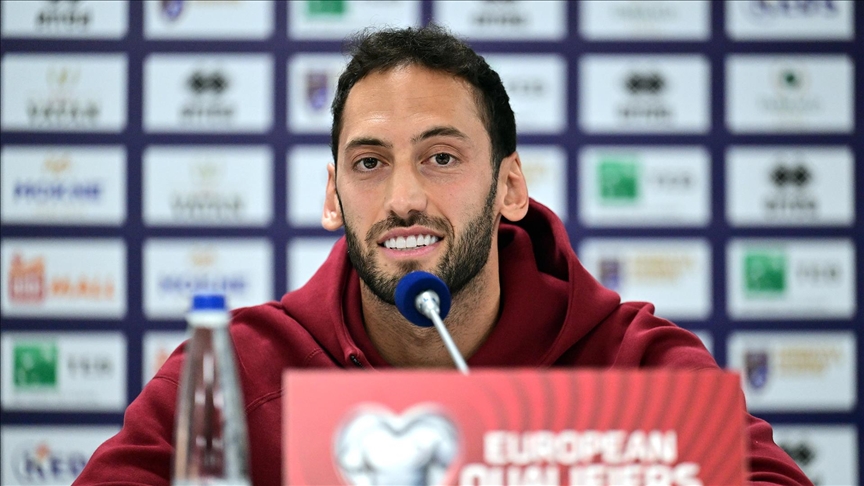 A Milli Futbol Takımı Kaptanı Hakan Çalhanoğlu: Sadece bir maçımız kaldı, çok yakınız, 90 dakikamız var
