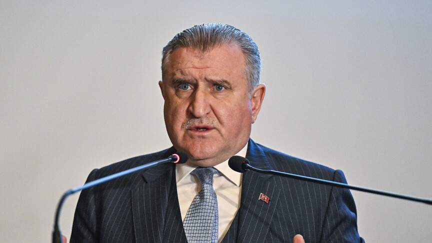 Bakan Bak'tan Kadınlar Avrupa Ligi'nde finale kalan Türk takımlarına tebrik